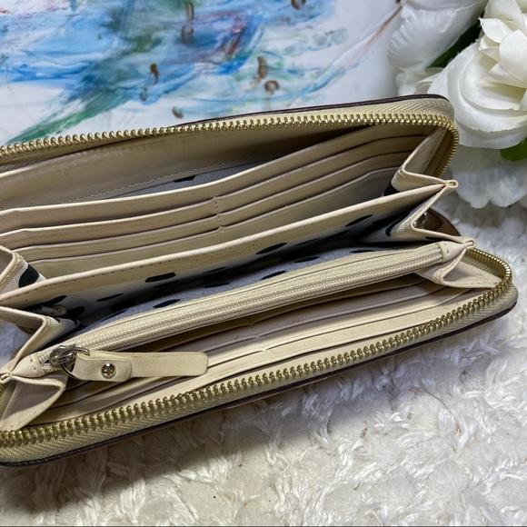 COPY - Kate Spade ♠️ New York leather gold wallet - Picture 9 of 9